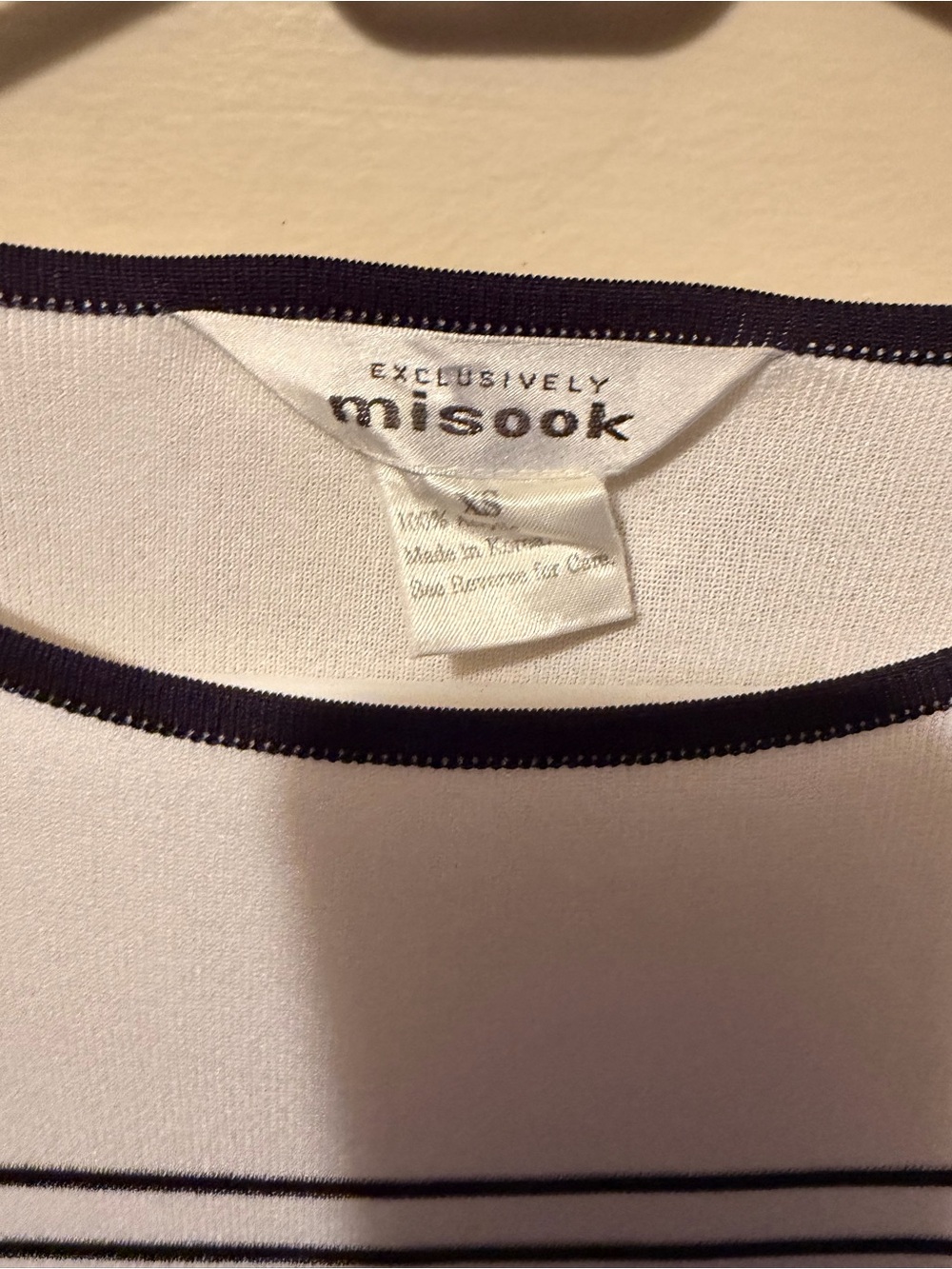 Misook White Chemise with Navy Trim